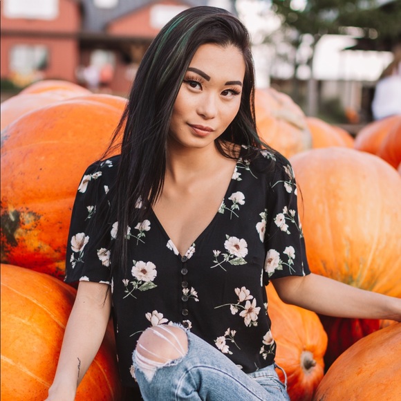 Meet your Posher, Julia🥰 - Picture 4 of 6